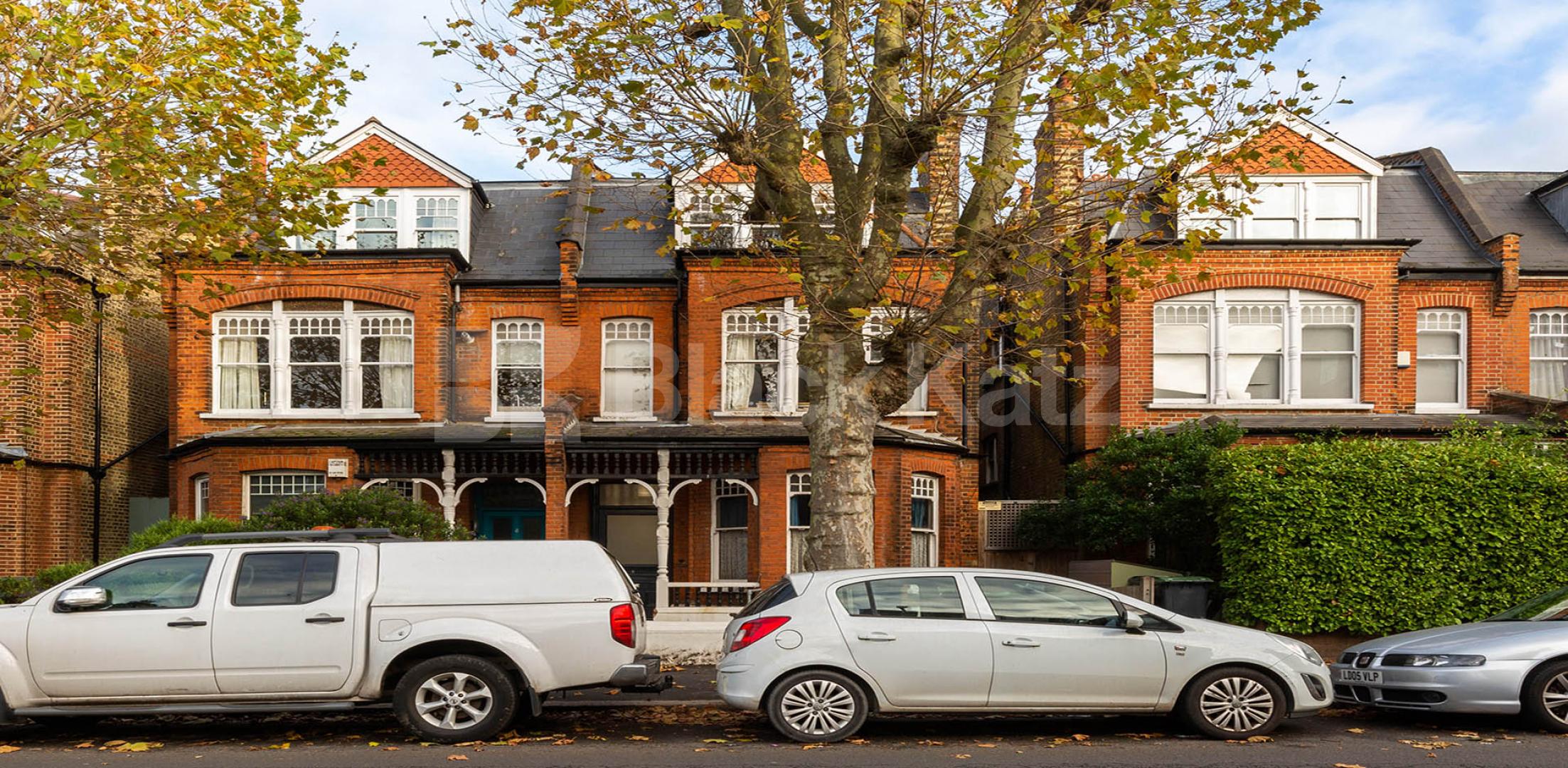 			VIRTUAL TOUR AVAILABLE!, 1 Bedroom, 1 bath, 1 reception Flat			 Tetherdown , Muswell Hill